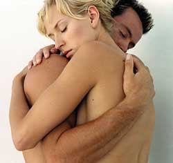 Sesso, per le italiane non va: si fa poco, male e tante fingono