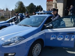 Sfila il trolley dall’auto Ma si ritrova in manette