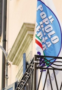 Silvio chiama e Varese risponde
«Ma Forza Italia non resti un fortino»