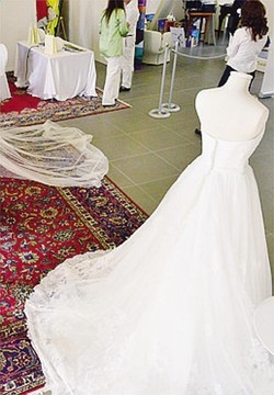 Sposi a trent’anni e con la favola
Il matrimonio non sente la crisi