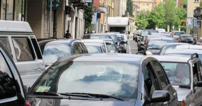 Stiamo in auto diciotto giorni ogni anno
E quasi sempre siamo a passo di lumaca