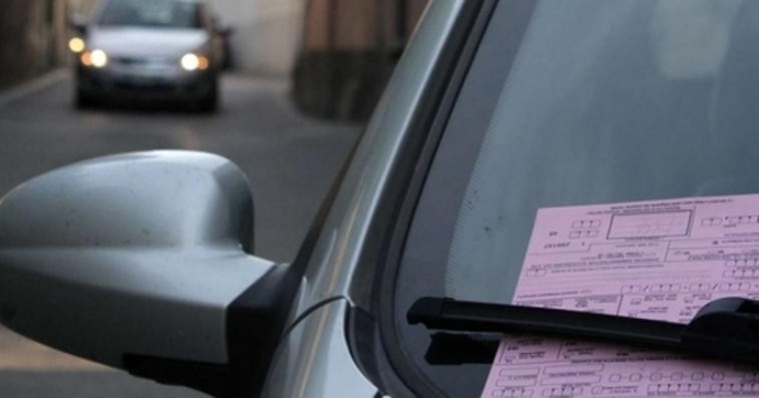 Telefonata tra il sindaco e il don
Si cerca la soluzione anti multe