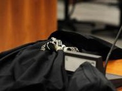 Un  party glam finisce in tribunale
In aula gli imbucati in fuga con la tv
