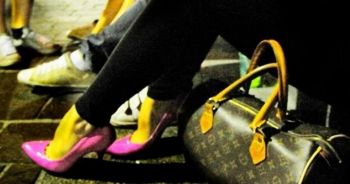 Una sexy pusher per la movida
Bella, giovane e pure denunciata