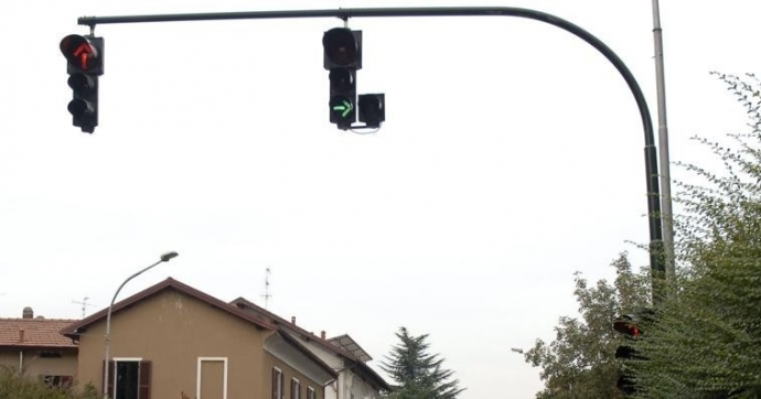 Va in tilt il semaforo: caos e disagi tra viale  Ippodromo e viale Aguggiari
