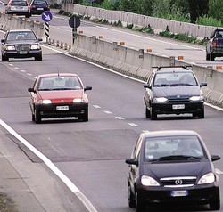 Vai in Svizzera? Accendi i fari
Altrimenti scatta la sanzione
