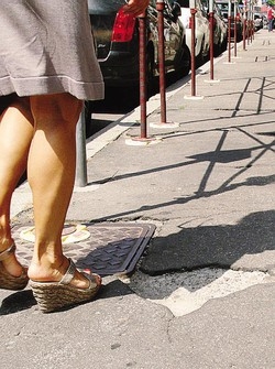 Varese “scivola” sui sampietrini
E il salotto chic fa male ai piedi