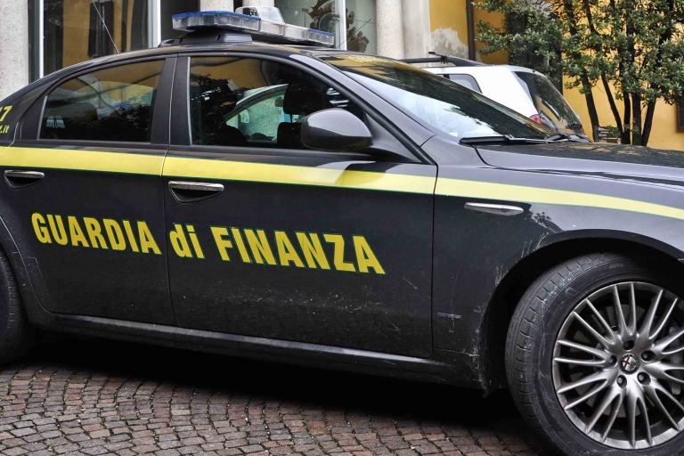 Arrestata coppia per cocaina dalla Guardia di finanza del Gaggiolo, lei di Varese lui di Rimini Arrestata coppia per cocaina dalla Guardia di finanza del Gaggiolo, lei di Varese lui di Rimini