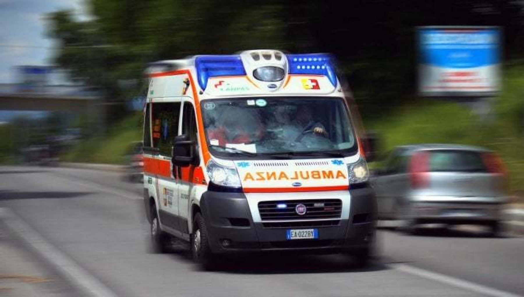 Scontro frontale a Paruzzaro, due feriti e traffico in tilt sulla ...