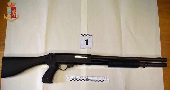 Armi e divise false per rapinare gli orafi La Provincia Di Varese