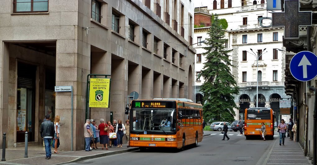 Varese, anziano investito da un autobus in piazza Monte Grappa: è in ...