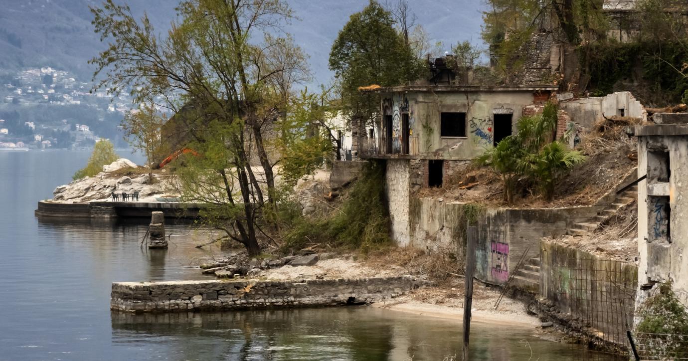 Castelveccana, trovato il cadavere di una donna nelle acque del lago ...