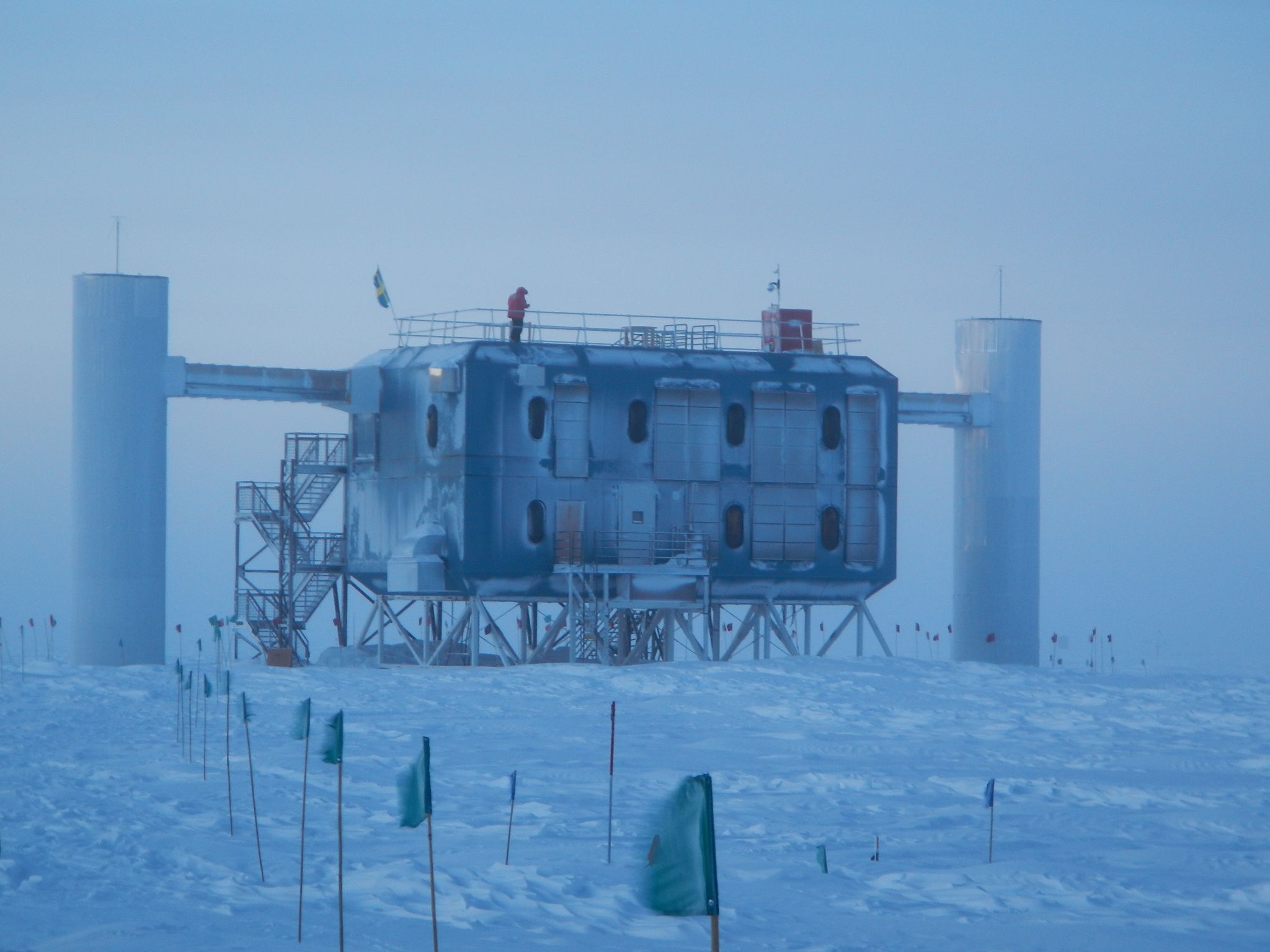 Ciências.  Cientistas aguardam anúncios sobre a descoberta de neutrinos