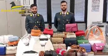 Como, sequestrate in negozi borse di lusso contraffatte e articoli ...