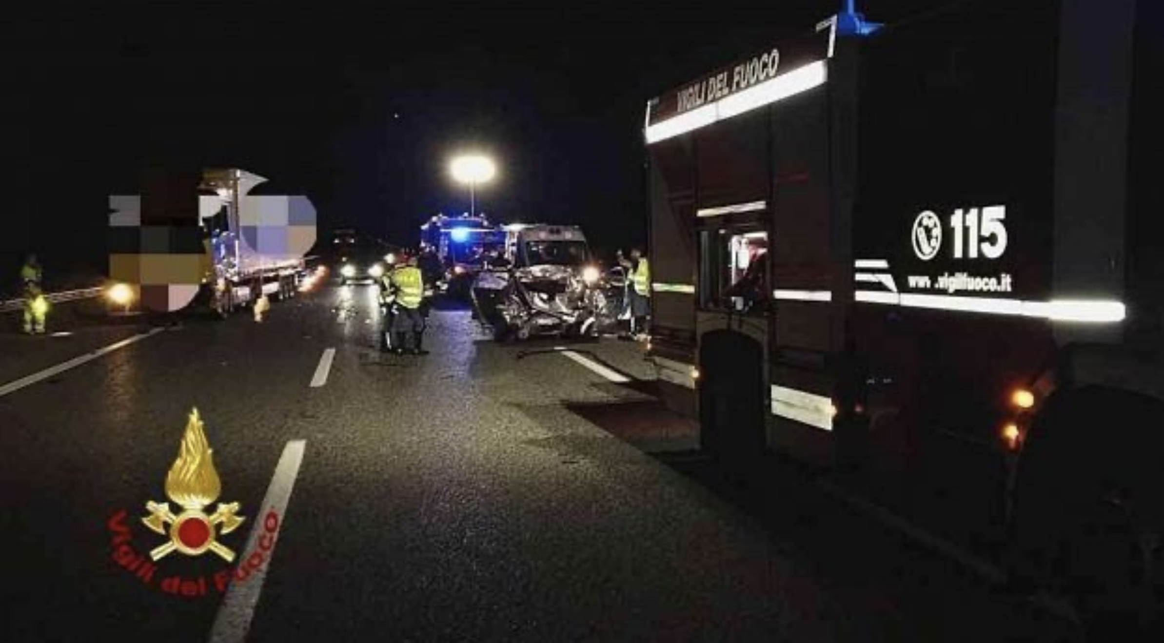 Scontro mortale tra auto e camion sull’A26: un morto e un ferito - La ...