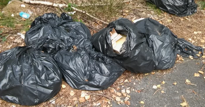 Rifiuti abbandonati, in provincia di Varese aumentano le sanzioni: una sfida contro l’inciviltà