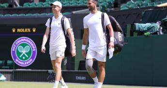 Sinner in semifinale a Wimbledon: sfida con Djokovic