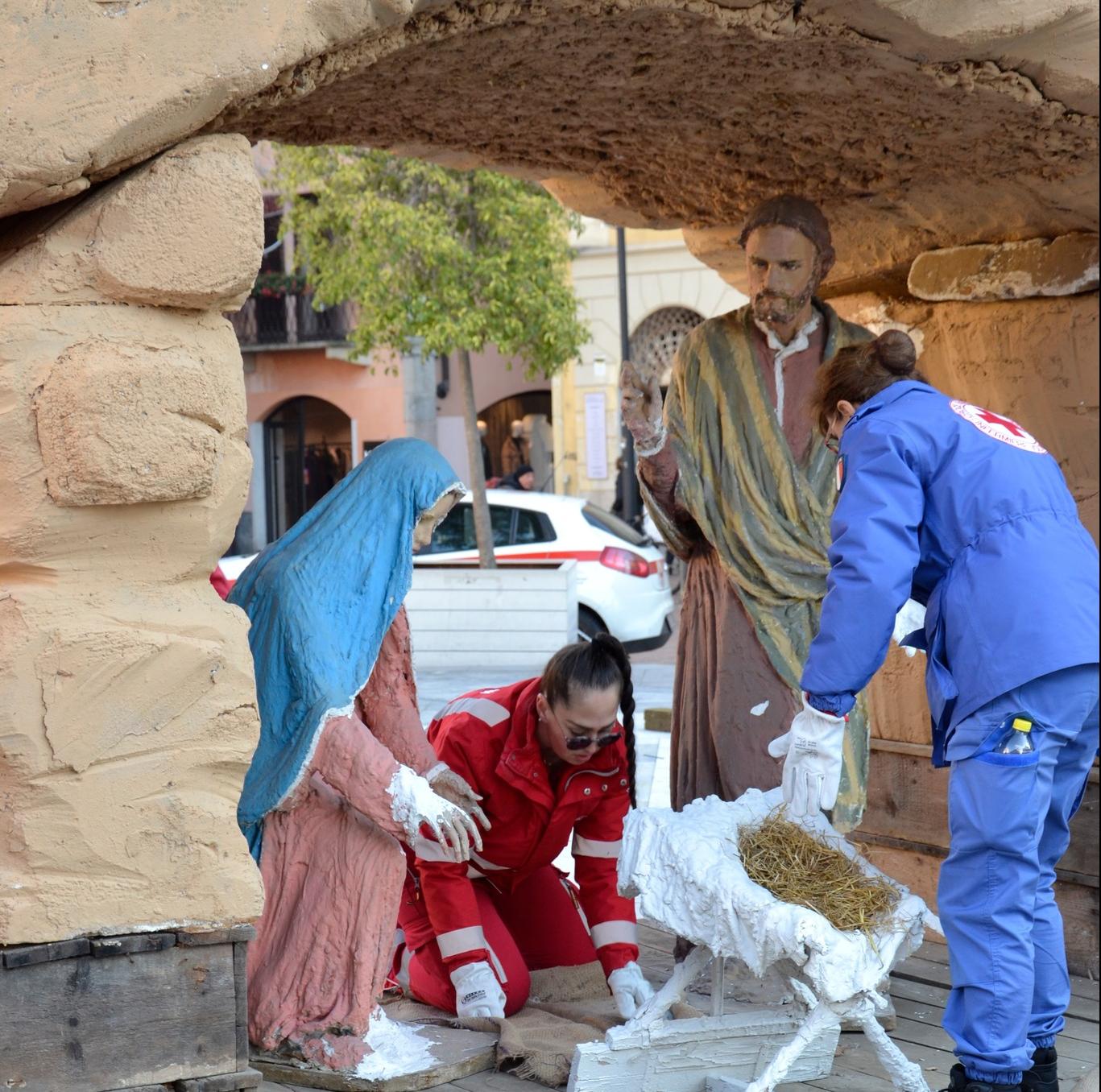 Maria Giuseppe Gesù stilizzati presepe metallo