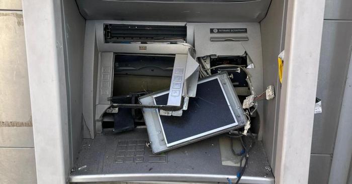 Assalto al bancomat di Bodio Lomnago, filiale chiusa dopo l’esplosione: è il terzo colpo in tre settimane