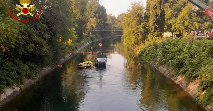 Auto finisce in un canale Villoresi a Senago, tre 17enni morti all’alba: indagini in corso