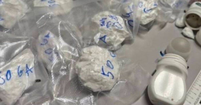 Cocaina nascosta nella lavatrice e nei deodoranti, arrestato un 22enne dalla polizia a Novara