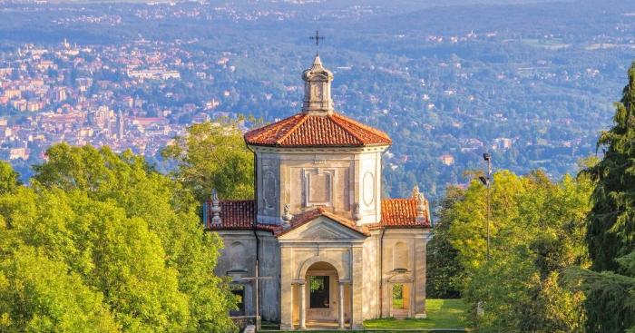 Sacro Monte, il turismo cresce ma l’accessibilità resta un nodo: quanti visitatori si perdono per strada?