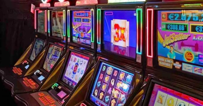 Legnano, rapina alla sala slot Admiral: banditi armati fuggono con 2mila euro