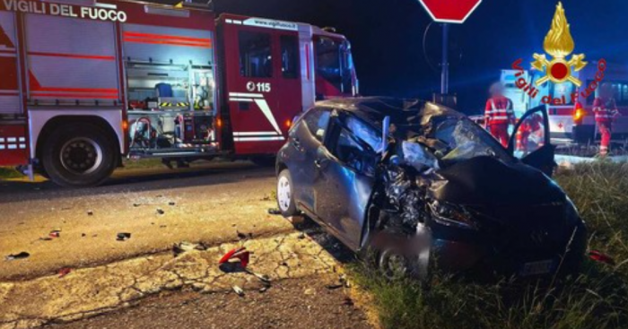Auto finisce in un fosso sulla strada ‘Varesina’, due feriti e intervento dell’elisoccorso nella notte