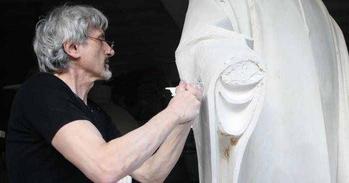 Malnate dice addio a Paolo Borghi: scompare a 83 anni il maestro della scultura