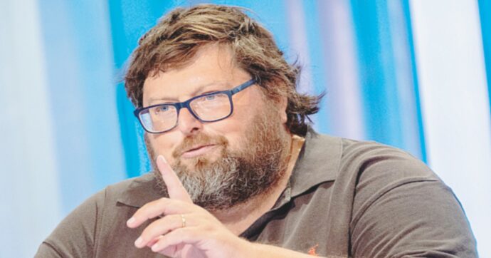 Mario Adinolfi ai domiciliari: l’accusa è di truffa ed evasione fiscale