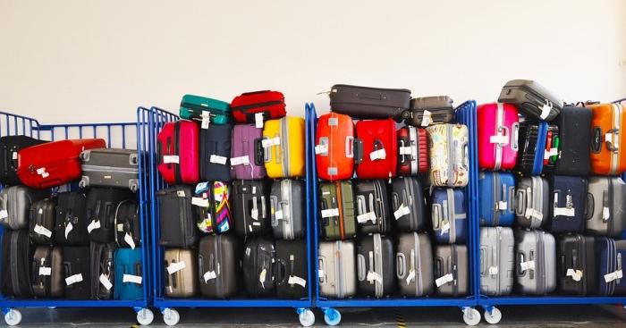 Furti tra i bagagli a Malpensa, fermati tre operatori aeroportuali: sequestrati beni di lusso per oltre 300mila euro