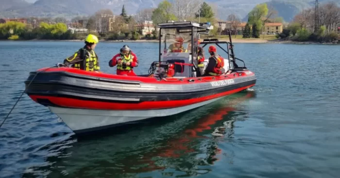 Si tuffa per salvare il figlio nel Lago di Como e scompare: imponente operazione di ricerca a Menaggio