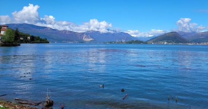 Lago Maggiore, il caldo fa scendere il livello di 20 centimetri: “Situazione critica, ma lontana dall’emergenza del 2022”