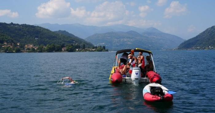 Donna scomparsa nel Lago Ceresio durante una nuotata: ricerche a 80 metri di profondità