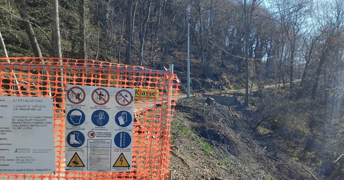 Transenne spostate e strada chiusa violata: allarme sul Cuvignone