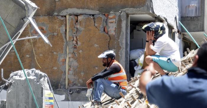 Terremoto in Colombia, almeno 82 morti: soccorritori al lavoro tra le macerie