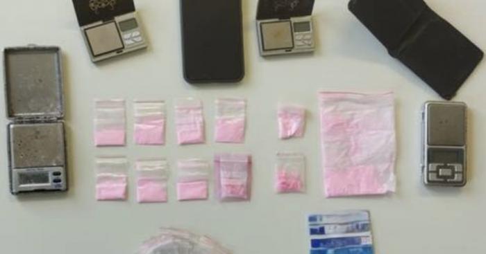 Ruba una lattina al supermercato, addosso ha la “cocaina rosa”: arrestato un 37enne