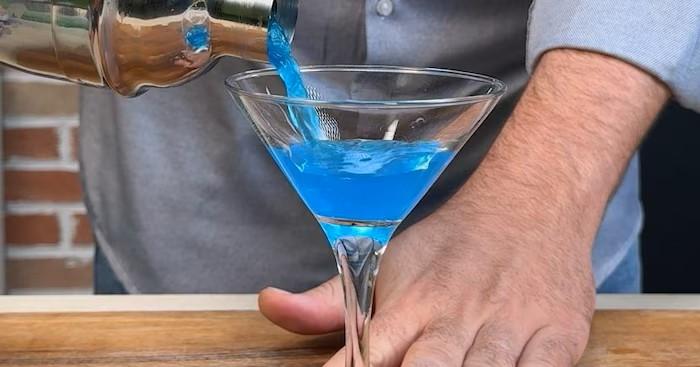 Cocktail alcolico venduto a un 13enne: il Questore chiude il bar per 10 giorni