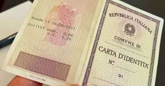 Carta d’identità cartacea, da oggi non vale più per viaggiare all’estero: cosa cambia e quali documenti servono