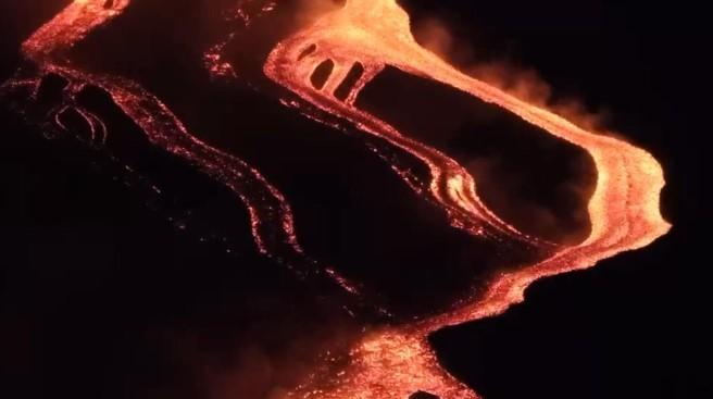 Etna, nuova eruzione e aeroporti nel caos: Catania chiude fino alle 18