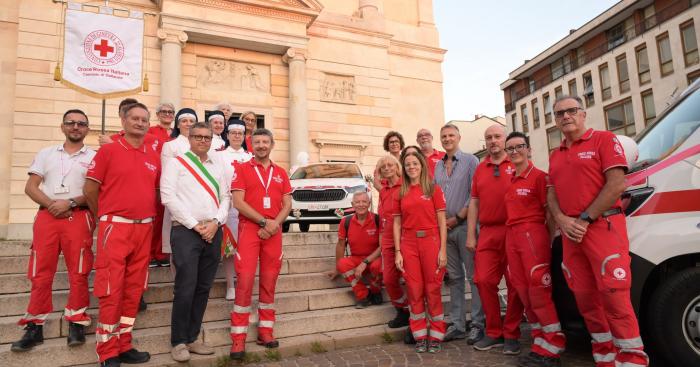 La Croce Rossa di Gallarate inaugura due nuovi mezzi e lancia la raccolta per un pulmino
