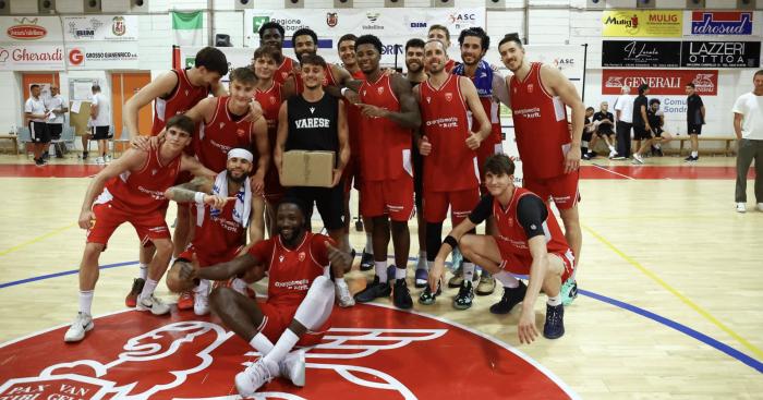 Pallacanestro Varese, il derby è biancorosso: Cantù battuta 89-68
