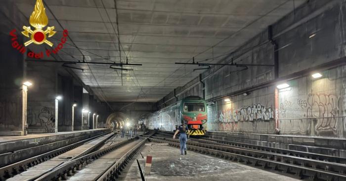 Treno Varese-Milano bloccato nel tunnel: 400 passeggeri evacuati alla stazione Lancetti