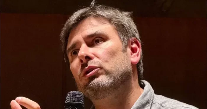 Alessandro Di Battista torna in Italia: previsto il rimpatrio in aereo sanitario da Cuba