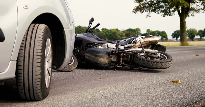 Auto contro moto a Cittiglio, un ferito in ospedale e traffico rallentato