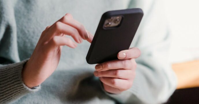 Truffa Inps via Sms, ora ci pensa anche l’IA: l’allarme arriva dalla Valceresio