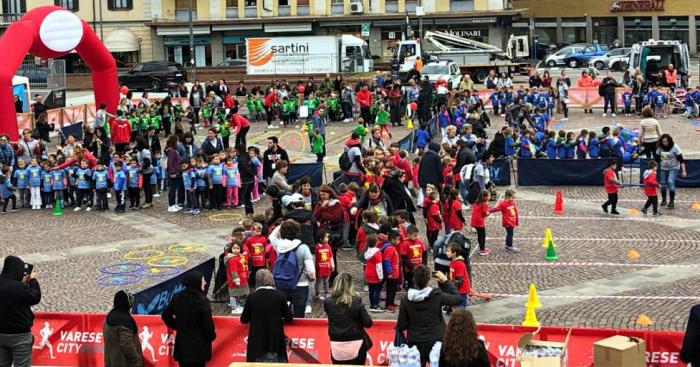 Pulciniadi, 450 bambini in piazza Repubblica aspettando la Varese City Run