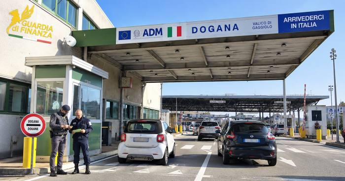 Gaggiolo, borsa e foulard di lusso non dichiarati in dogana: sanzione da oltre 7.200 euro