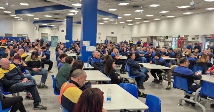 Beko, sciopero e assemblea a Cassinetta: i lavoratori protestano sul piano industriale