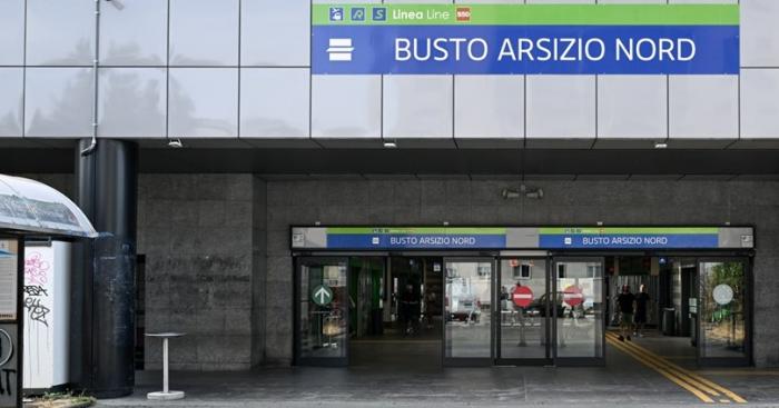 Busto Arsizio Nord, piove dentro la stazione: banchine allagate e disagi per i passeggeri